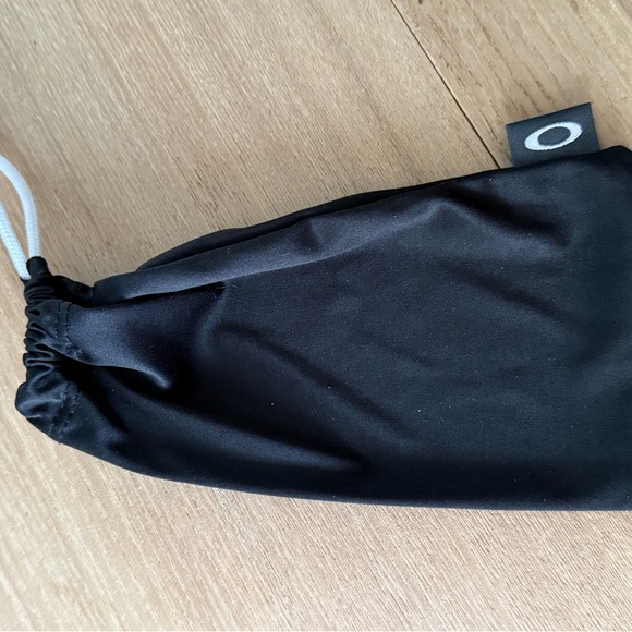 Men’s Oakley Turbine Gray Sunglasses with Case - Picture 8 of 13